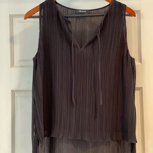 Madewell pleated sleeveless blouse size small